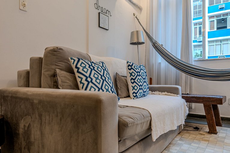 Cozy apartment 650m from Copacabana Beach