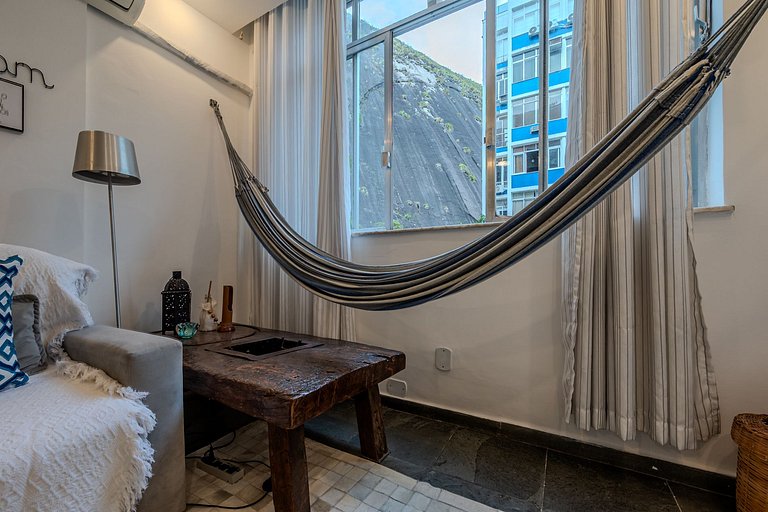 Cozy apartment 650m from Copacabana Beach