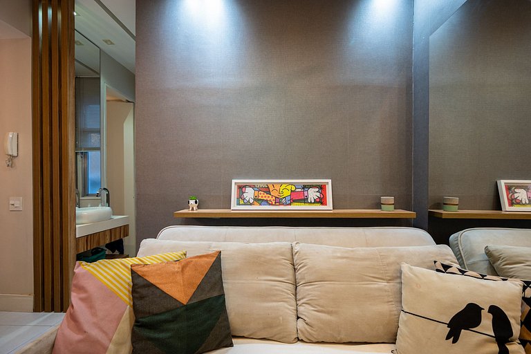 Two blocks from Leblon Beach, near the shopping mall