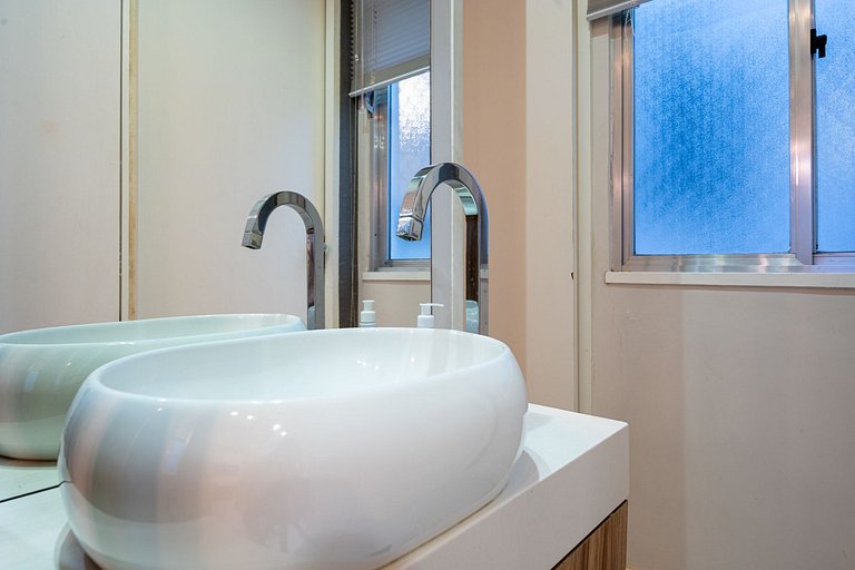 Duas quadras da praia do Leblon, perto do shopping