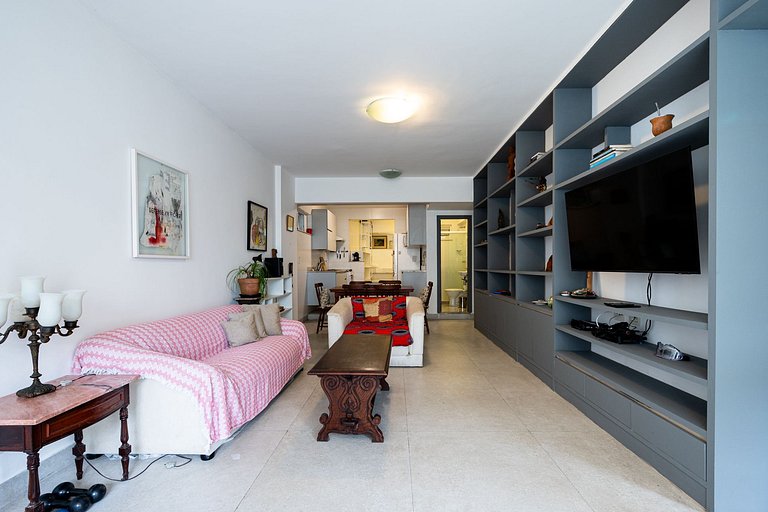 Apt w/ suite 1 block from Copacabana Beach