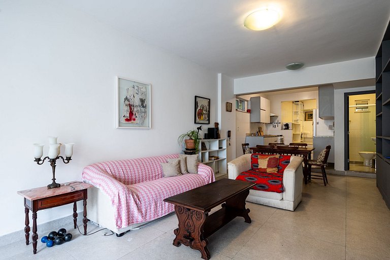 Apt w/ suite 1 block from Copacabana Beach