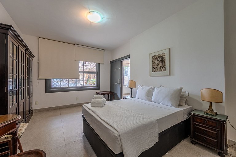 Apt w/ suite 1 block from Copacabana Beach