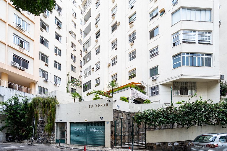 Apt w/ suite 1 block from Copacabana Beach