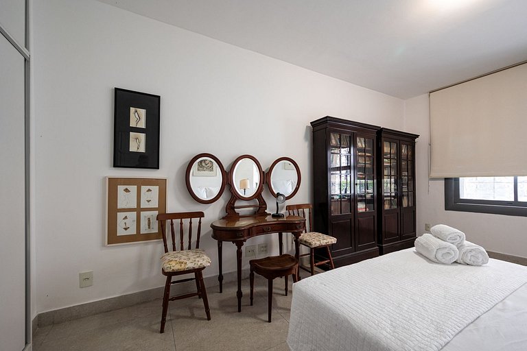 Apt w/ suite 1 block from Copacabana Beach