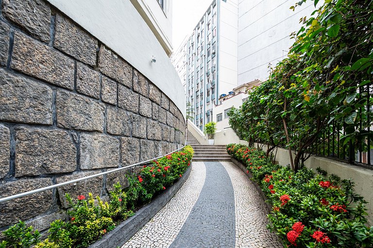 Apt w/ suite 1 block from Copacabana Beach