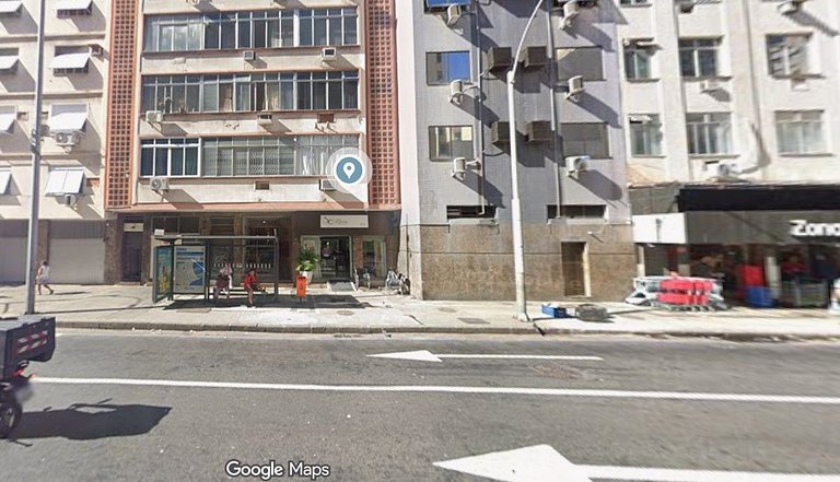 Post 6, a 3-minute walk from Copacabana Beach.