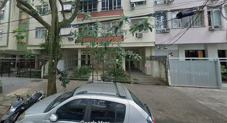 Two blocks from Leblon Beach, near the shopping mall