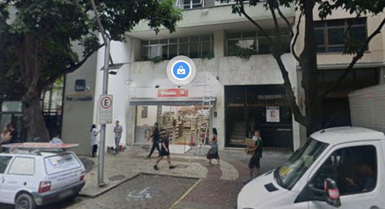 3 design bedrooms one block from Leblon beach