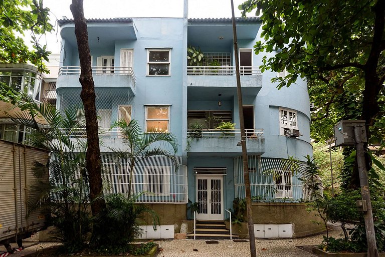 Balcony with green views, Ipanema and Lagoa beach