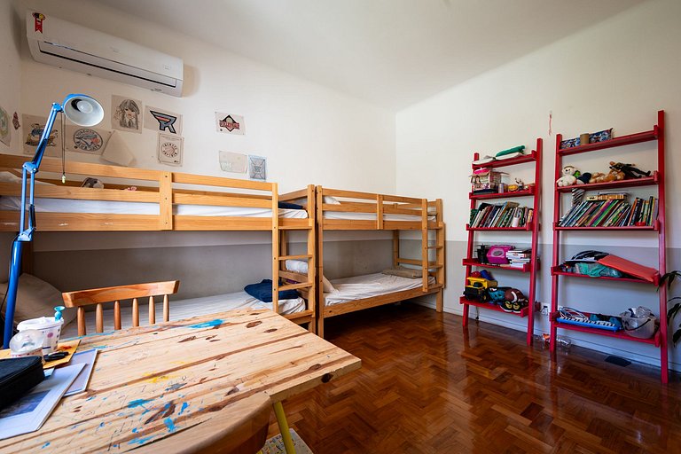 3 Bedrooms in Leblon near the Beach