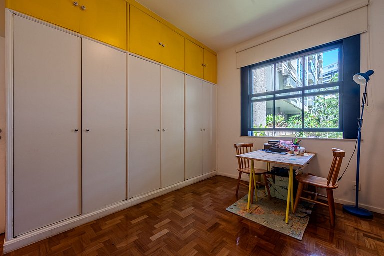 3 Bedrooms in Leblon near the Beach