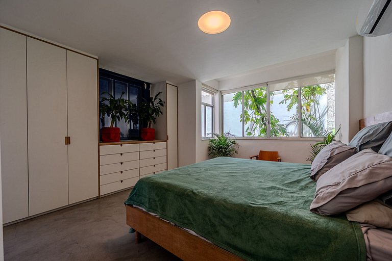 3 Bedrooms in Leblon near the Beach