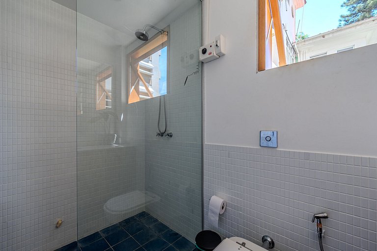 3 Bedrooms in Leblon near the Beach