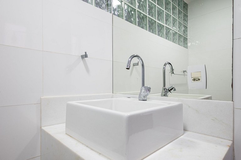 Fully equipped apt in Copacabana near beach