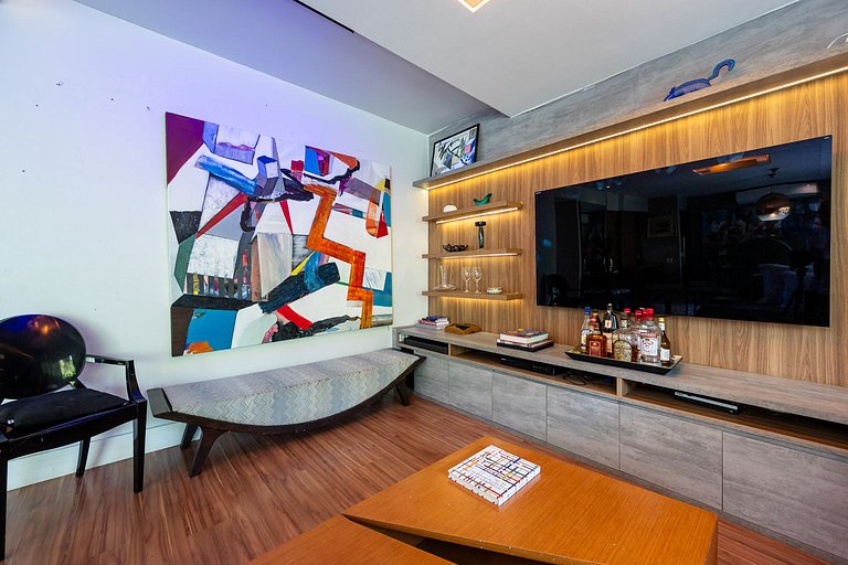 4 Bedrooms Steps from Metro and the Beach