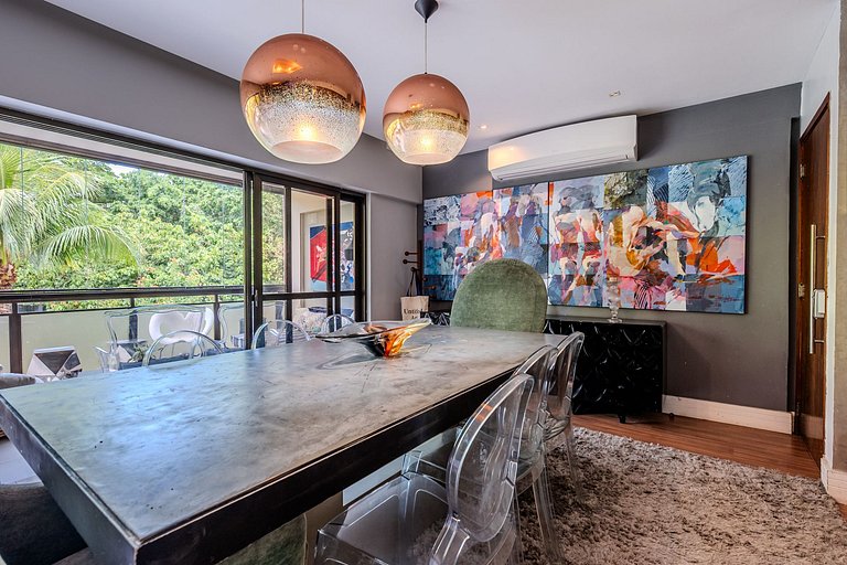 4 Bedrooms Steps from Metro and the Beach