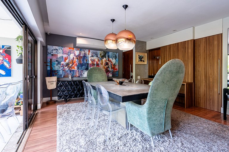 3 Bedrooms Steps from Metro and the Beach