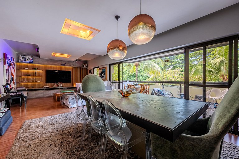 4 Bedrooms Steps from Metro and the Beach