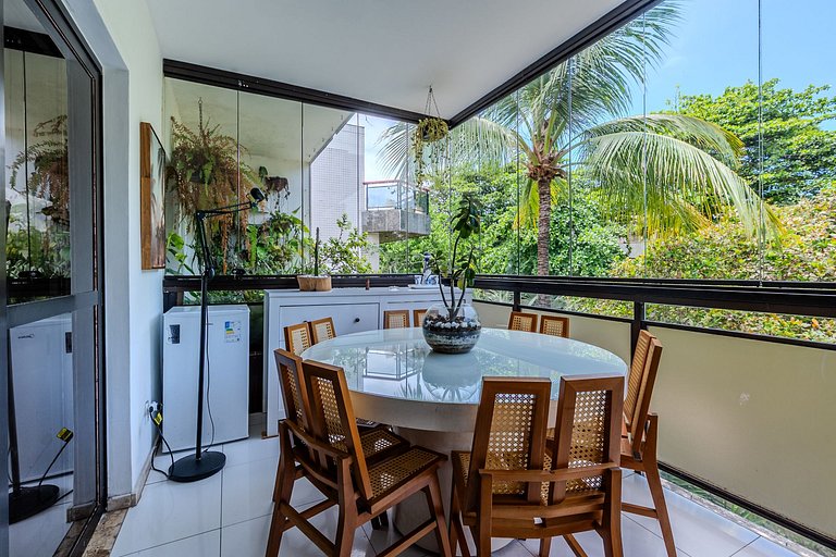 3 Bedrooms Steps from Metro and the Beach