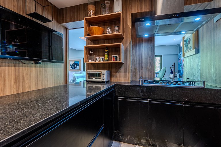 4 Bedrooms Steps from Metro and the Beach