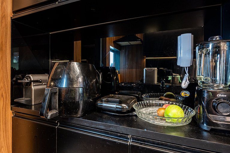 4 Bedrooms Steps from Metro and the Beach