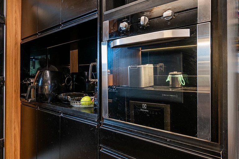 4 Bedrooms Steps from Metro and the Beach