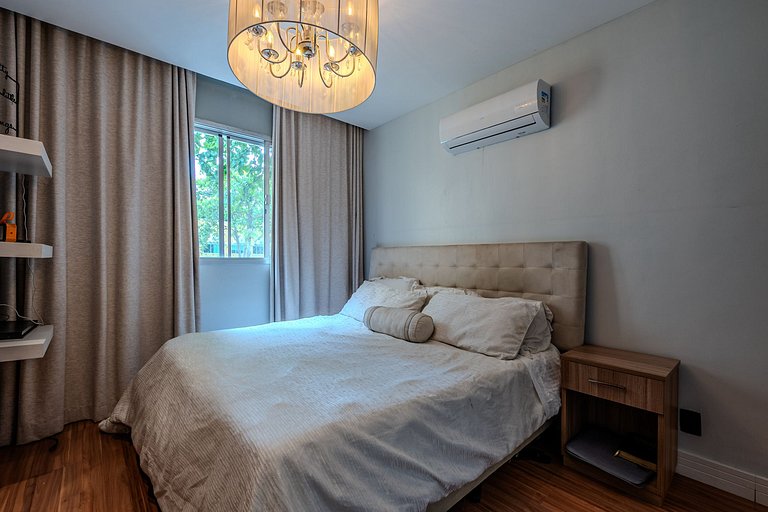 3 Bedrooms Steps from Metro and the Beach