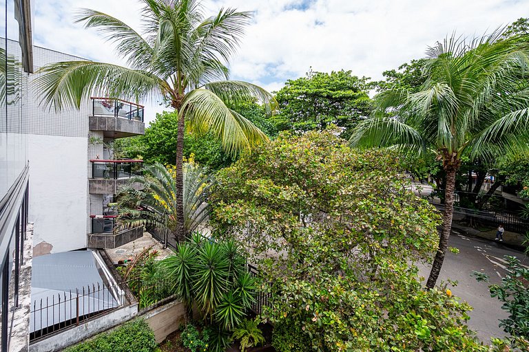 3 Bedrooms Steps from Metro and the Beach