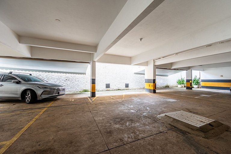 3 Bedrooms Steps from Metro and the Beach