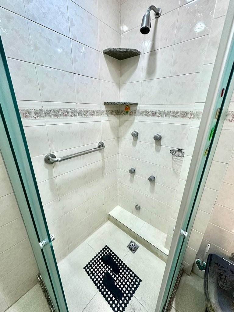 Fully equipped beachfront apt great location