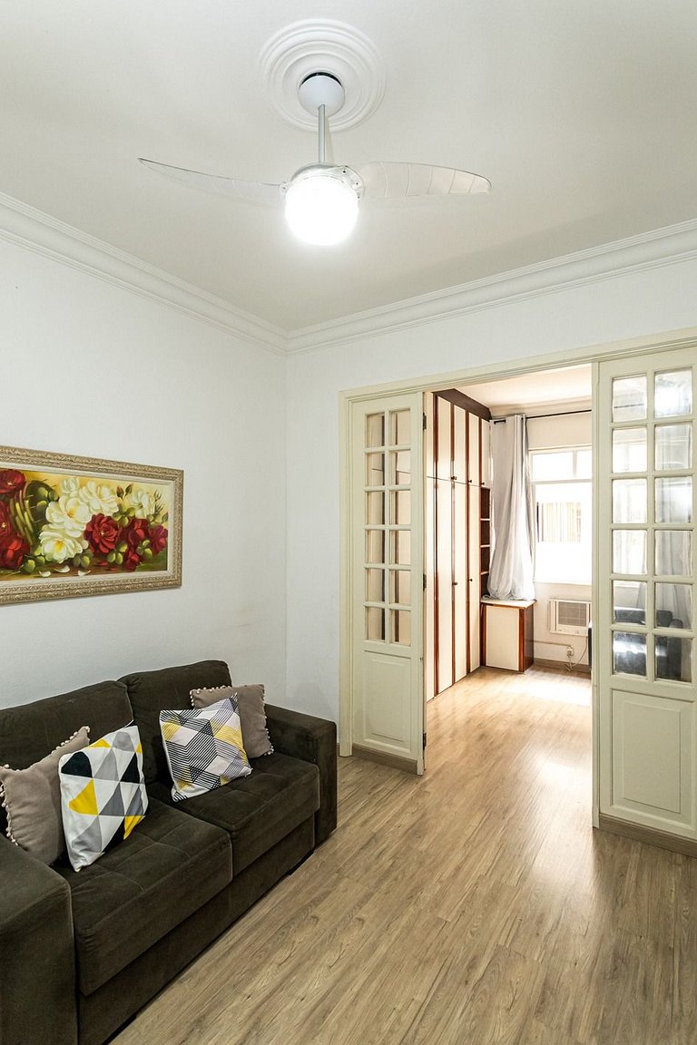 Bedroom and living room near Copacabana Beach