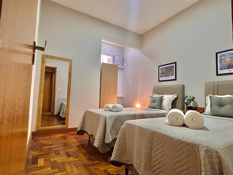 Apartamento na quadra da praia de Copacabana