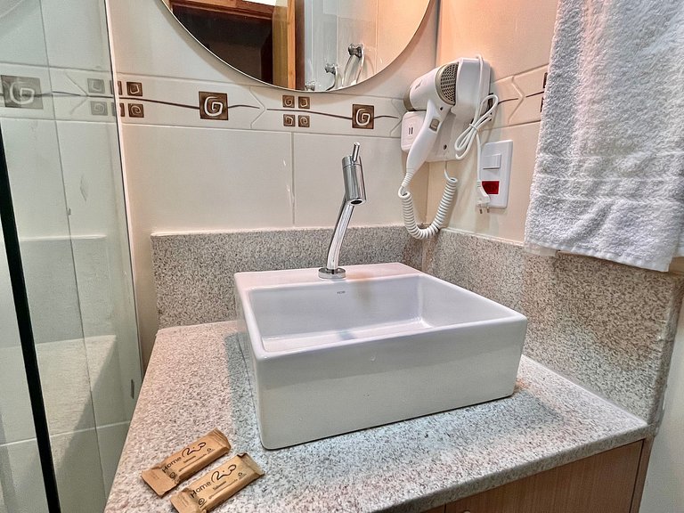 Apartamento na quadra da praia de Copacabana