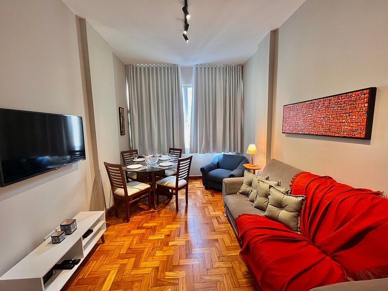 Apartamento na quadra da praia de Copacabana