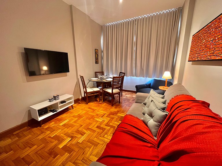 Apartamento na quadra da praia de Copacabana