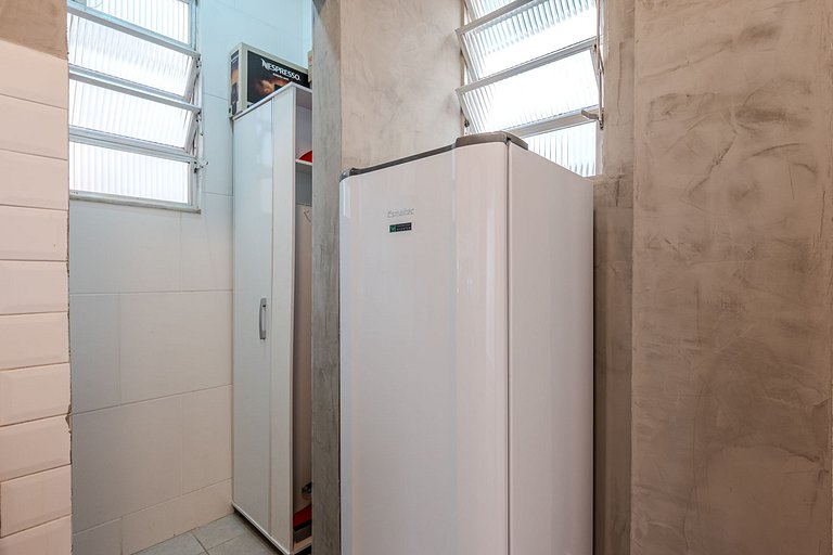 1 quadra da praia Copacabana posto 6