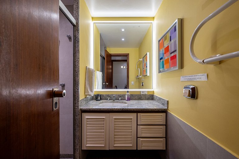 Flat perto da praia com piscina, academia, sauna e vaga no A