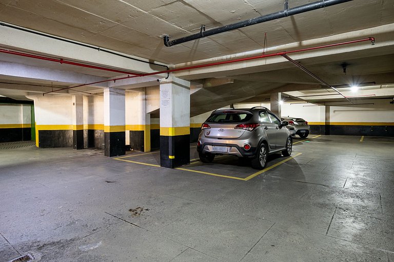 Flat perto da praia com piscina, academia e vaga no Arpoador