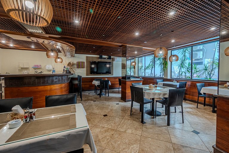 Apartamento cerca de la playa con piscina, gimnasio y plaza