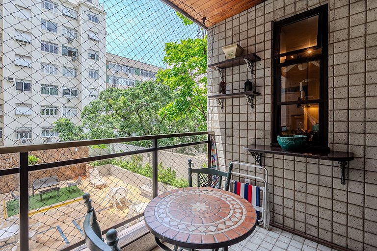 Flat perto da praia com piscina, academia e vaga no Arpoador