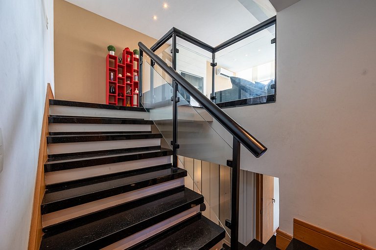 Spacious apartment on the beach block