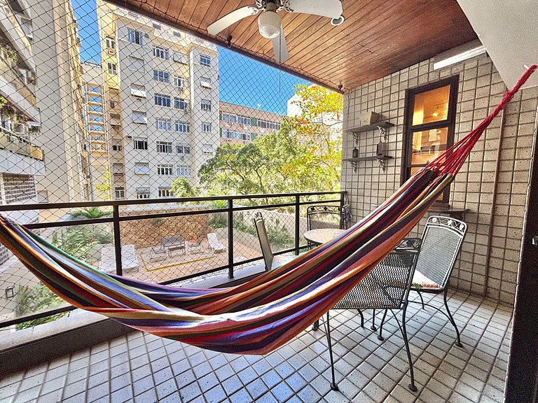 Apartamento cerca de la playa con piscina, gimnasio y plaza