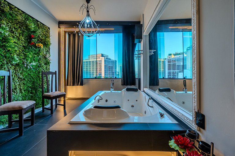 Jacuzzi privativa com vista para a Lapa e self check-in