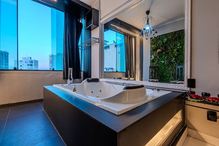 Jacuzzi privativa com vista para a Lapa e self check-in