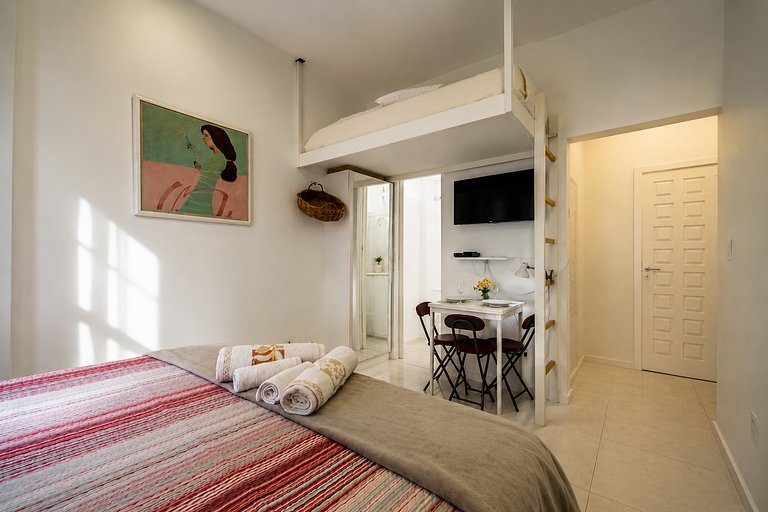 Studio na quadra da praia de Copacabana