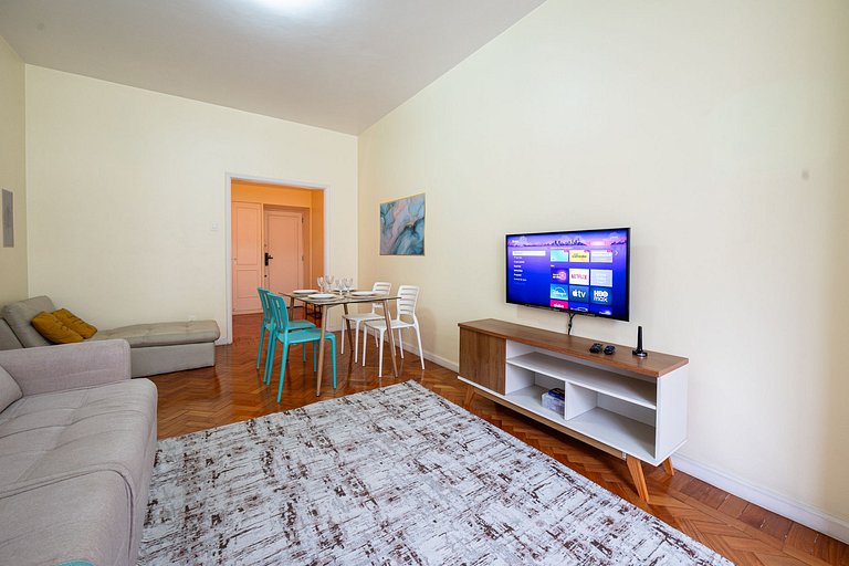 2-bedroom apartment in Copacabana, 200 meters from the beach