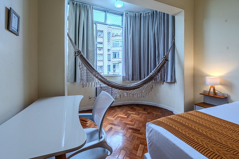Apt em Copacabana, 200m da praia, próximo ao metrô