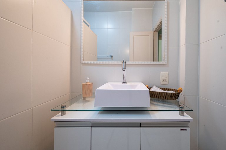 Apt em Copacabana, 200m da praia, próximo ao metrô
