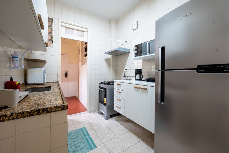 Apt em Copacabana, 200m da praia, próximo ao metrô